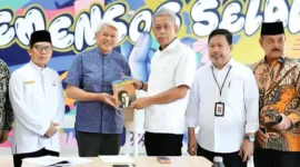 Wakil Menteri Sosial Agus Jabo Priyono (tengah) menerima kunjungan delegasi Pemprov dan tokoh adat Sumatera Barat (Sumbar) yang menyerahkan berkas usulan tujuh tokoh pejuang Minangkabau sebagai Pahlawan Nasional. (Ist.)