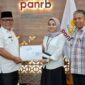 Bupati Pasaman Barat Yulianto menyerahkan langsung usulan pengangkatan tenaga honorer ke Kemenpan RB, Senin (15/9/2025).