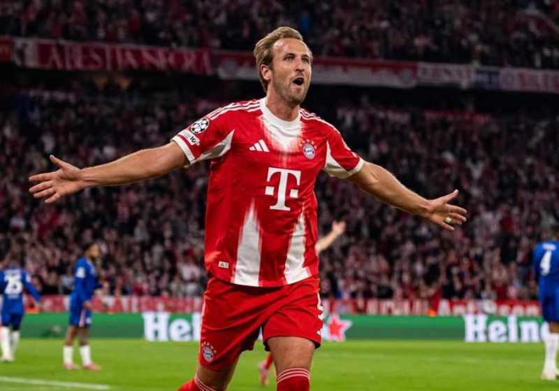 Selebrasi Harry Kane setelah mencetak gol yang membantu Bayern München mengalahkan Chelsea di Liga Champions.