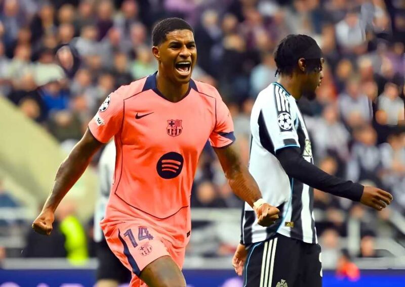 Selebrasi pemain Barcelona, Marcus Rashford setelah mencetak gol ke gawang Newcastle United dalam laga lanjutan babak penyisihan grup Liga Champions 2025/2026. (Ist.)