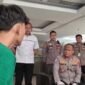 Kapolda Sumbar Irjen Pol Gatot Tri Suryanta, saat menginterogasi para remaja pelaku tawuran.