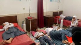 Para siswa yang menjadi korban keracunan Program Makan Bergizi Gratis (MBG) sedang dirawat di salah satu fasilitas kesehatan. (Ist.)