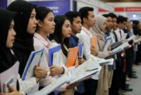Ilustrasi - Kementerian Ketenagakerjaan akan membuka pendaftaran program magang bagi fresh graduate D3 dan S1 dengan gaji setara UMP mulai awal Oktober 2025 melalui platform SIAPkerja. (Ist.)