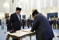 Presiden Prabowo Subianto lantik Djamari Chaniago sebagai Menko Polkam di Istana Negara, Jakarta, Rabu, 17 September 2025.