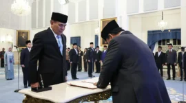 Presiden Prabowo Subianto lantik Djamari Chaniago sebagai Menko Polkam di Istana Negara, Jakarta, Rabu, 17 September 2025.