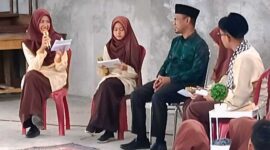 Para siswa MAN 3 Kota Padang menampilkan konsep Muhadharah yang kreatif dan interaktif dengan gaya talk show dan podcast, membuat suasana menjadi lebih meriah. (Ist.)