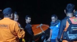 Tim Basarnas melakukan pencarian dua nelayan yang hilang di perairan Pulau Pisang, Padang. (SAR Padang)