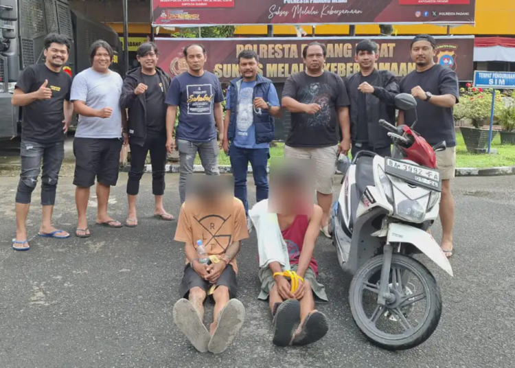 Tim Klewang Polresta Padang meringkus dua tersangka pencuri mobil pikap di Padang. Kerugian korban mencapai Rp144 juta, sebagian kendaraan dijual ke luar daerah.