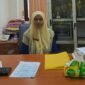 Dosen Ekonomi Publik UIN Mahmud Yunus Batusangkar, Al Husna Nupiah, memberikan penjelasan tentang pentingnya memahami isi kontrak sebelum kredit kendaraan, di kampus setempat, Jumat (17/10/2025).