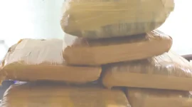 Petugas AVSEC Bandara Internasional Minangkabau menggagalkan penyelundupan 7 kg ganja kering tujuan Jakarta. Paket dikirim dari Batusangkar lewat jasa ekspedisi J&T Express. (Ist.)