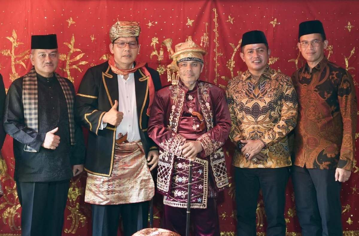 Dokter Spesialis Orthopedi Resmi Jadi Datuak Pangulu Kaum Suku Koto Kenagarian Saniang Baka