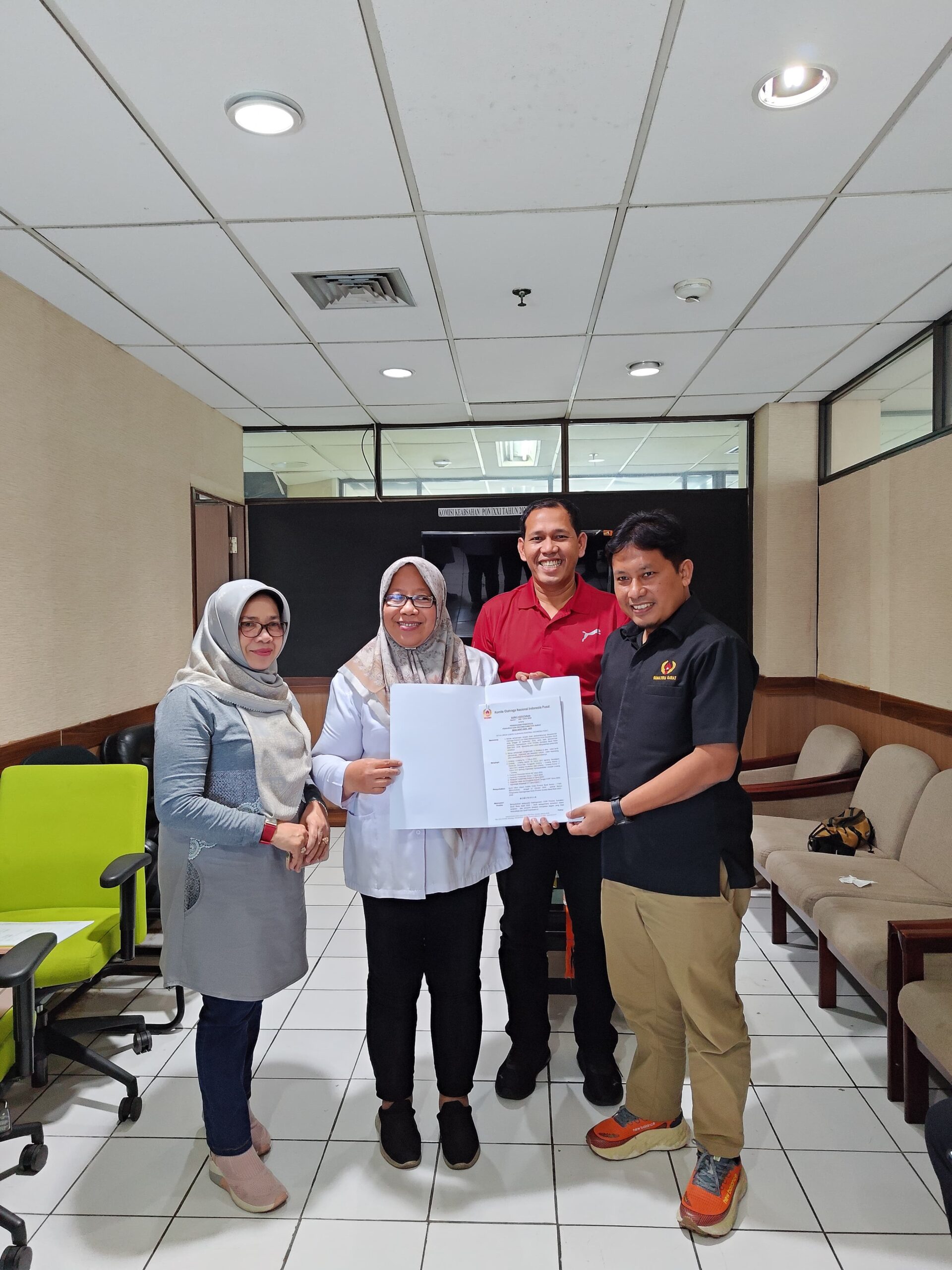 Ketua KONI Pusat Marciano Norman Tandatangani SK Kepengurusan KONI Sumbar