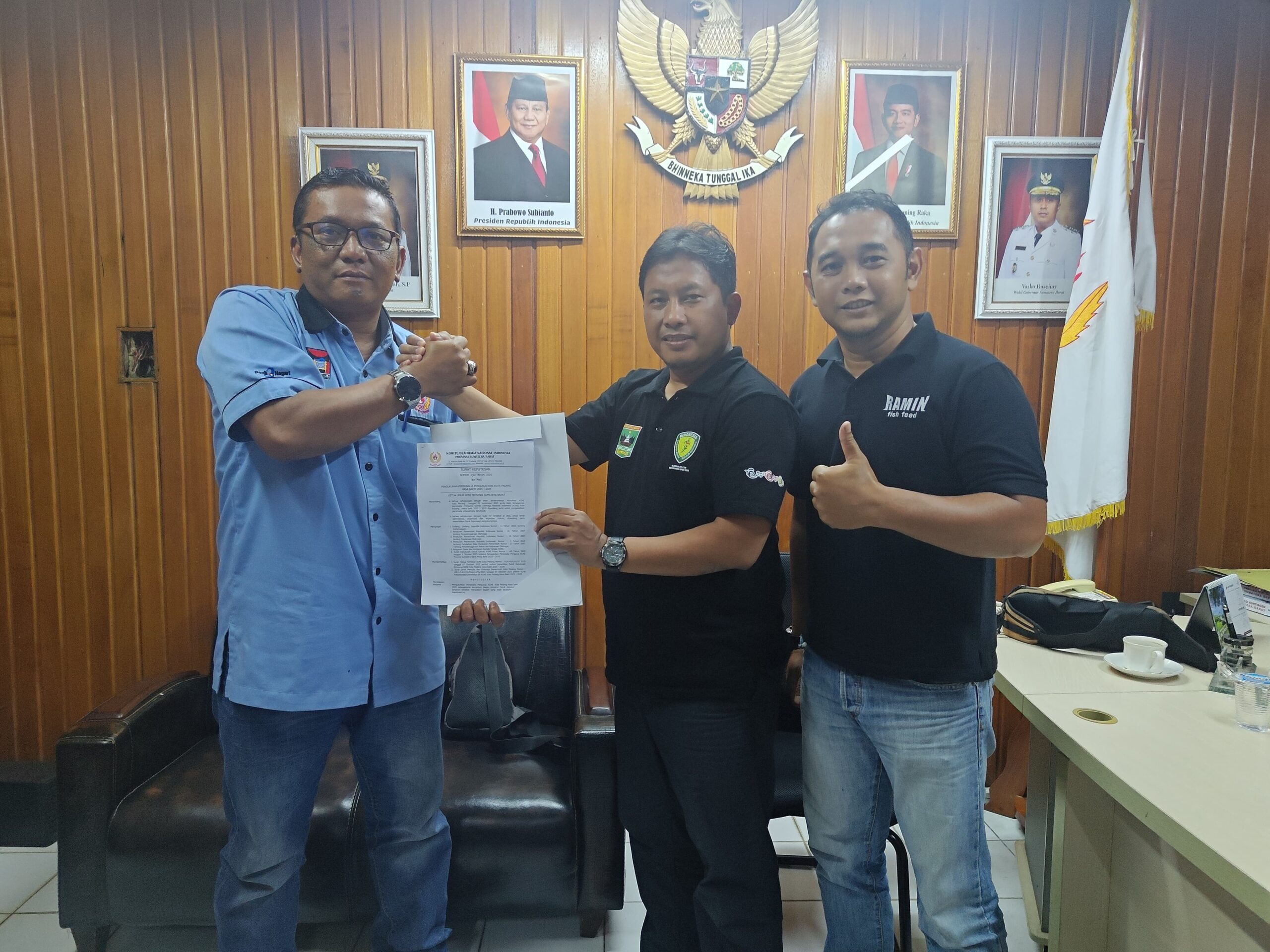 Ketua KONI Sumbar Tandatangani SK Kepengurusan KONI Kota Padang
