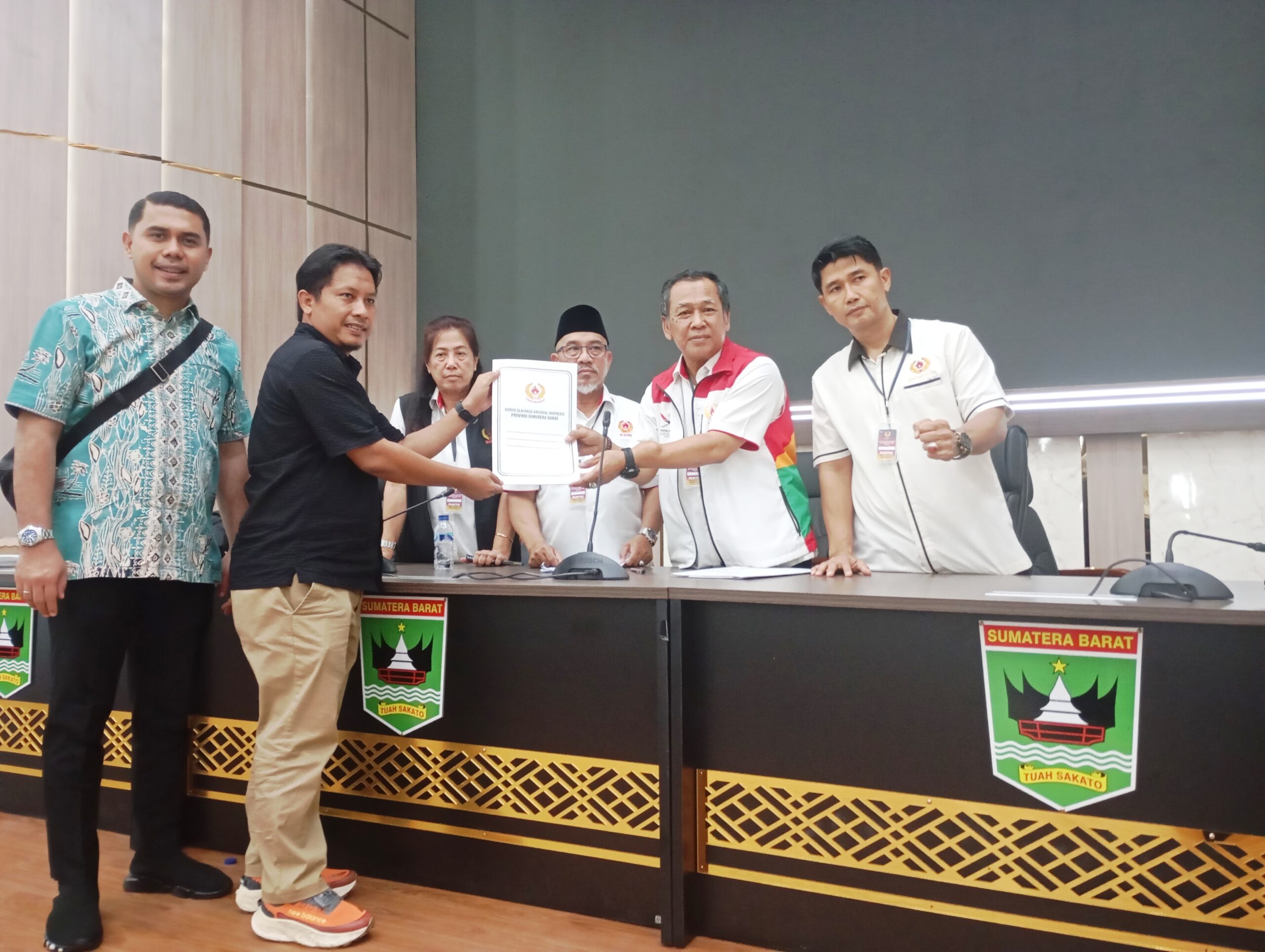 Tim TPP KONI Sumbar Buka Pendaftaran, Hamdanus-Dipo Ambil Formulir
