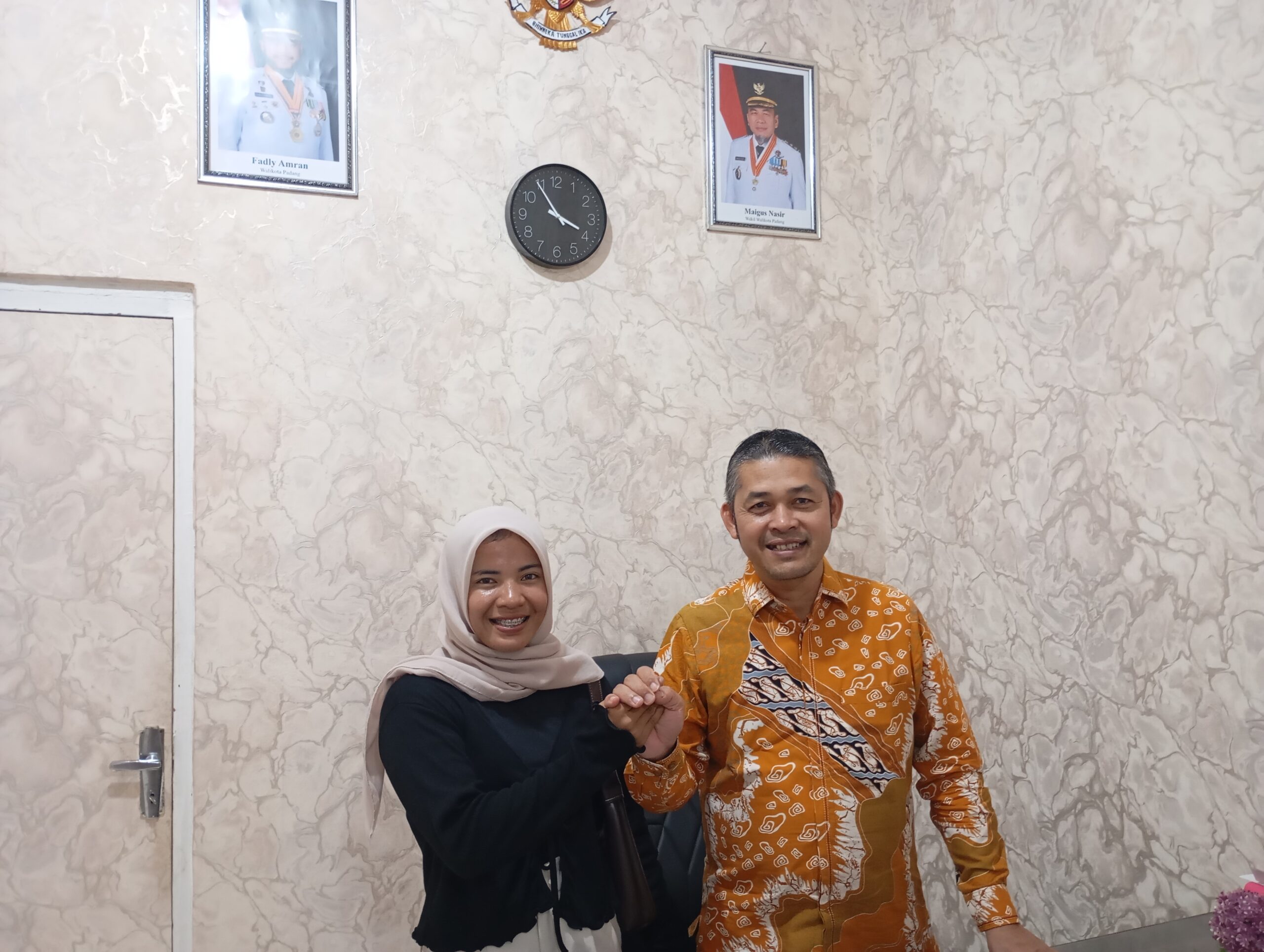 Ketua KONI Padang Erianto Lepas Atlet Gulat, Yusma Siap Kibarkan Merah Putih di Riyadh