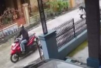 Seorang pelajar yang baru pulang sekolah menjadi korban Curanmor dengan modus pura-pura minta tumpangan di kawasan Komplek Perumahan Singgalang, Kota Padang. (Ist.)