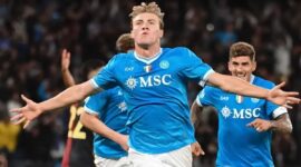Pemain Napoli Rasmus Hojlund merayakan gol kemenangan ke gawang Genoa pada laga Serie A pekan keenam di Stadion Diego Armando Maradona, Minggu (5/10/2025) malam WIB. (Ist.)