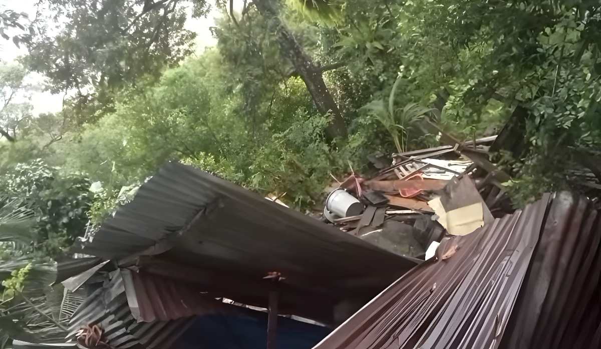 Hujan Deras Picu Longsor di Bungus, Satu Rumah Rusak Parah