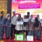 Siswa MAN 1 Kota Padang berfoto bersama guru pembimbing usai meraih juara pada ajang Sosesco 2025 di UIN Imam Bonjol Padang, Selasa (14/10/2025). (Ist.)