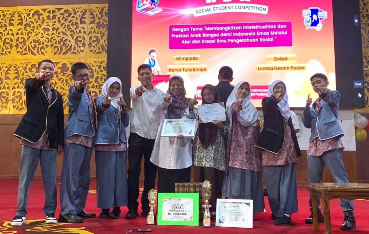 Empat Siswa MAN 1 Padang Raih Juara di Kompetisi Sosesco 2025