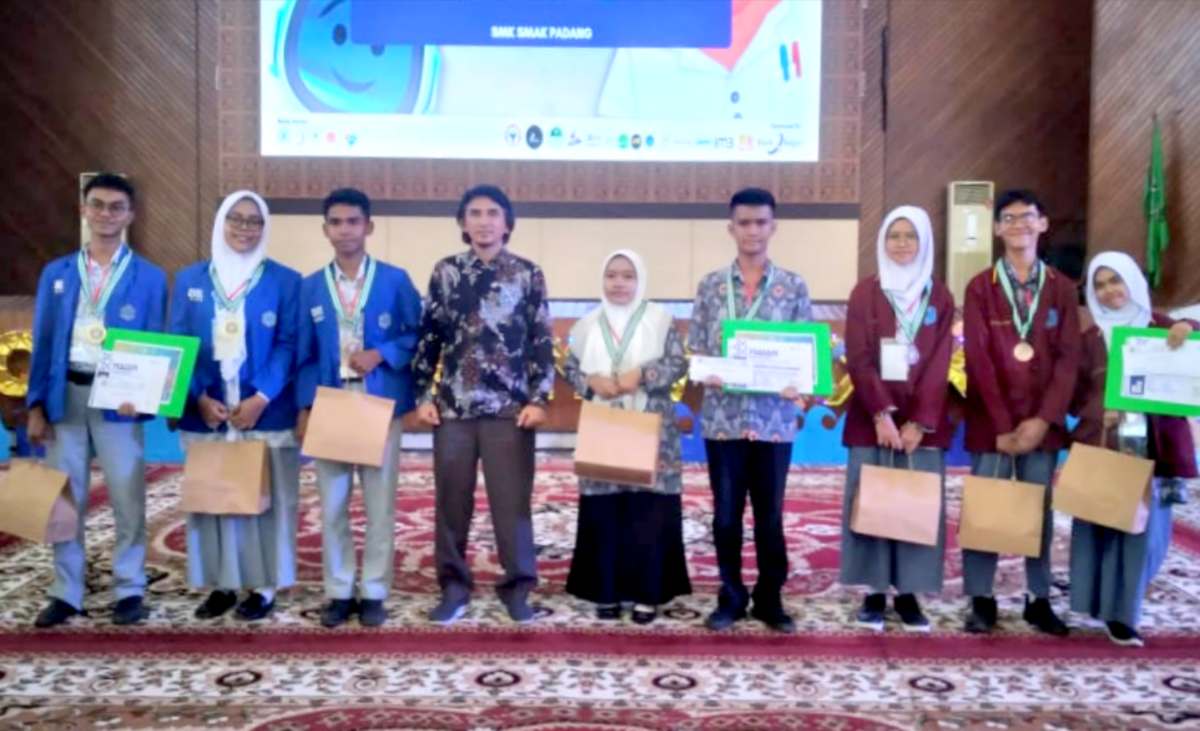 Hebat! Siswa MAN 3 Padang Sabet Dua Juara Sekaligus di LKTI Nasional Unand