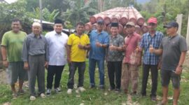 Wakil Ketua DPRD Padang Osman Ayub meninjau kawasan Kelok Kuranji yang belum memiliki akses jalan dan listrik memadai. (Ist.)