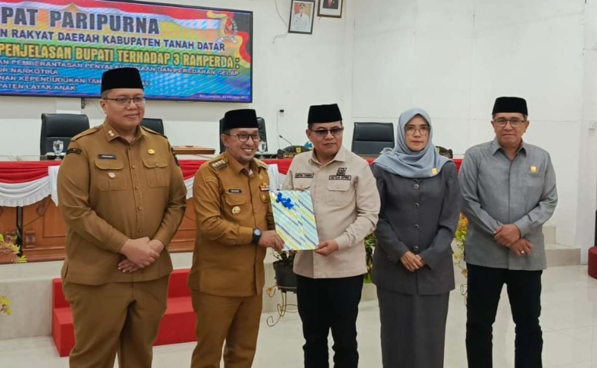 DPRD Tanah Datar Gelar Penyampaian Pandangan Umum Fraksi terhadap Tiga Ranperda