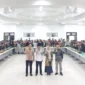 Staf Ahli Gubernur Bidang Ekonomi dan Keuangan Sumbar Syaiful Bahri, anggota DPRD Sumbar Yesi Endriani, Kepala Bidang Pengembangan Pemuda Dispora Sumbar Ilmi, dan panitia pelaksana Ichsan Khalis, berfoto bersama saat pembukaan Pelatihan Kewirausahaan Pemuda Angkatan I di Aula UPTD BP3 Bukittinggi, Kamis (16/10). Kegiatan ini diikuti 190 wirausaha muda dari 19 kabupaten dan kota di Sumatera Barat.