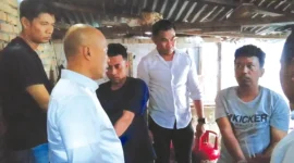 Polda Sumbar menggerebek gudang pengoplosan gas elpiji subsidi di Padang dan menangkap tiga pelaku. Praktik ilegal ini sudah berjalan 8 bulan dan meraup untung Rp40 juta per bulan, dengan ratusan tabung gas disita. (Ist.)