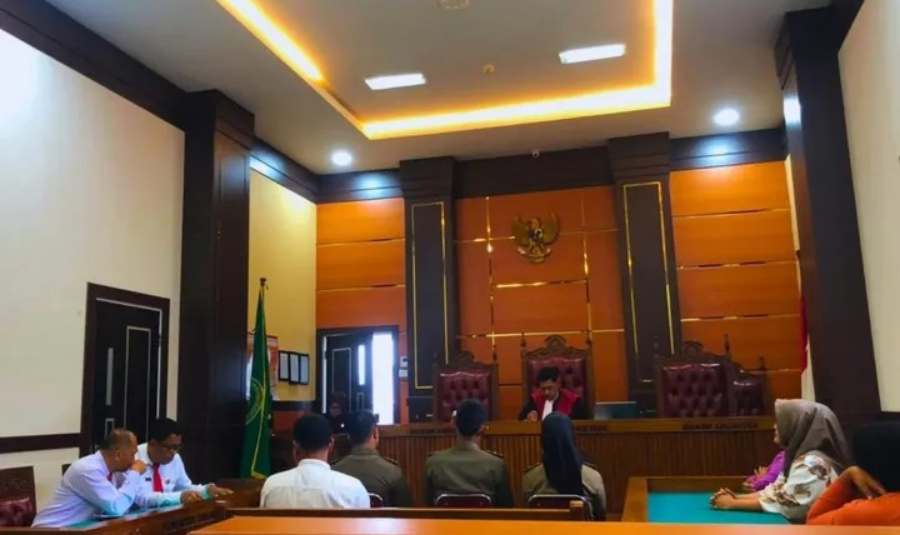 Sidang_Tipiring_Pol_PP_Padang Suasana Sidang Tindak Pidana Ringan (Tipiring) di Pengadilan Negeri Padang yang mengadili 10 pelanggar Peraturan Daerah.