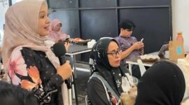Para pelaku UMKM Kota Padang mengikuti sosialisasi Hak Atas Kekayaan Intelektual (HAKI) di Cafe Kupi Batigo, Sabtu (18/10/2025). (Ist.)