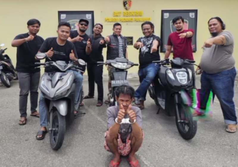Satreskrim Polres Dharmasraya bersama Polres Padang Panjang mengamankan pelaku curanmor lintas provinsi yang terlibat dalam 20 TKP. (Ist.)