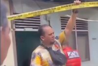 Petugas kepolisian melakukan olah TKP di lokasi penemuan jasad remaja berusia 17 tahun yang diduga tewas akibat dianiaya pacarnya, di Kecamatan Limapuluh, Kota Pekanbaru. (Ist.)