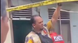 Petugas kepolisian melakukan olah TKP di lokasi penemuan jasad remaja berusia 17 tahun yang diduga tewas akibat dianiaya pacarnya, di Kecamatan Limapuluh, Kota Pekanbaru. (Ist.)