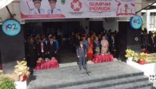 Bupati Padang Pariaman John Kenedy Azis memimpin upacara peringatan Hari Sumpah Pemuda ke-97 dengan semangat kebangsaan, Selasa (28/10/2025). (Ist.)