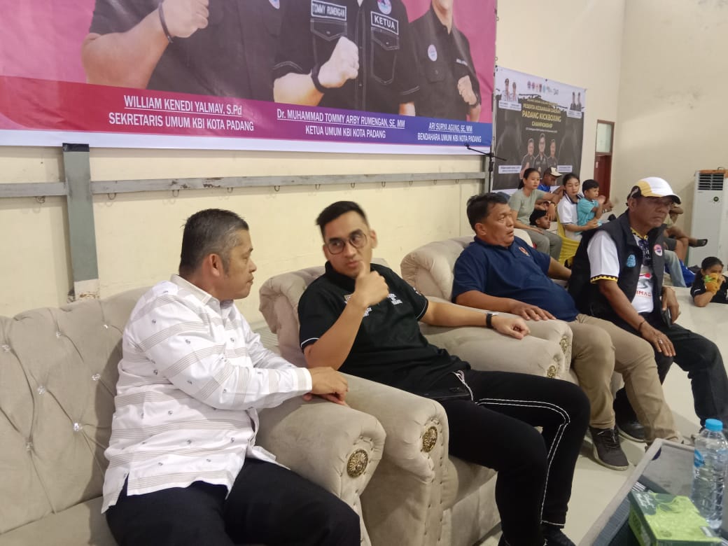 Ketua KONI Padang Erianto Saksikan Kejurda Kickboxing 