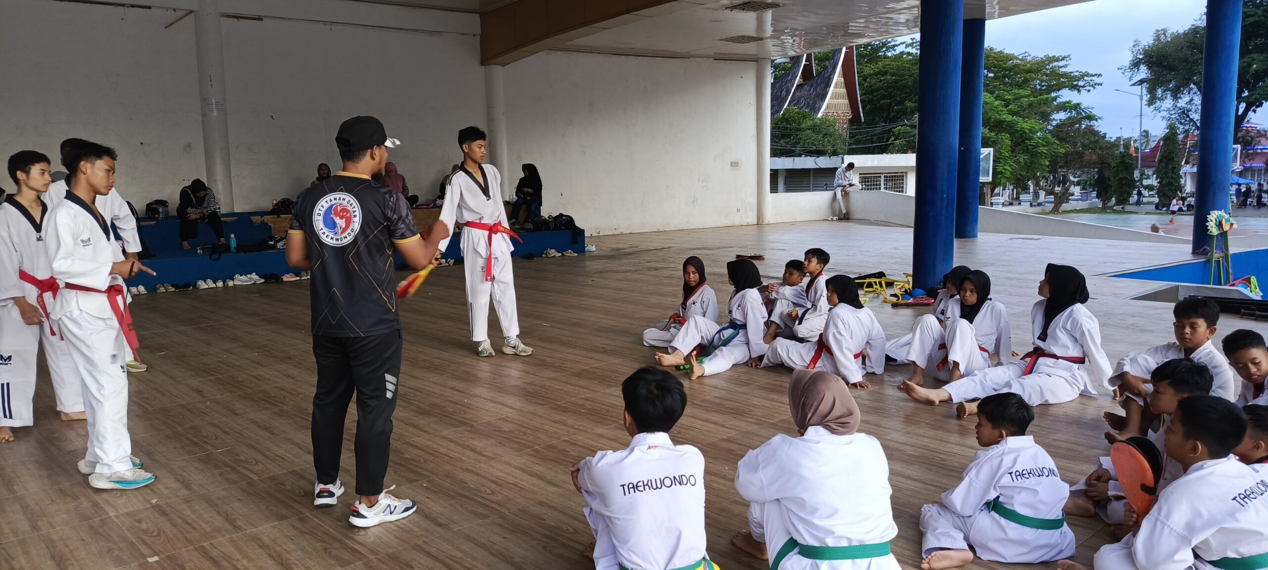 Taekwondo Jadi Sarana Pembinaan Mental dan Prestasi Generasi Muda di Tanah Datar