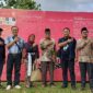 Sejumlah tamu undangan dan panitia berpose bersama usai pembukaan Pameran Aksara Kuno di Minangkabau di Situs Prasasti Kubu Rajo, Nagari Limo Kaum, Tanah Datar, Sabtu (8/11/2025).
(Foto: MDS)