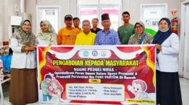 Tim pengabdian masyarakat Universitas Mercubaktijaya berfoto bersama saat menggelar program
‘Suami Peduli Nifas’ bersama mitra PMB Netti di Padang, September–November 2025. (Ist.)