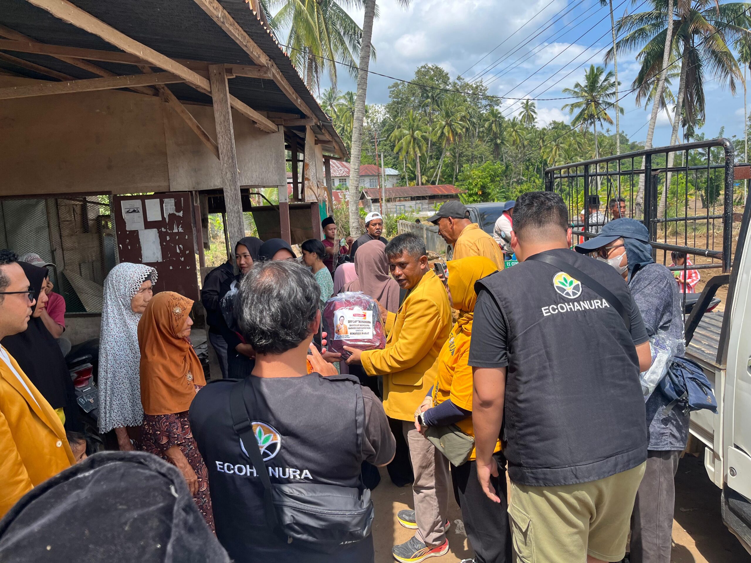 Partai Hanura Hadir ditengah Masyarakat, Bantu Warga Solok yang Tertimpa Bencana 