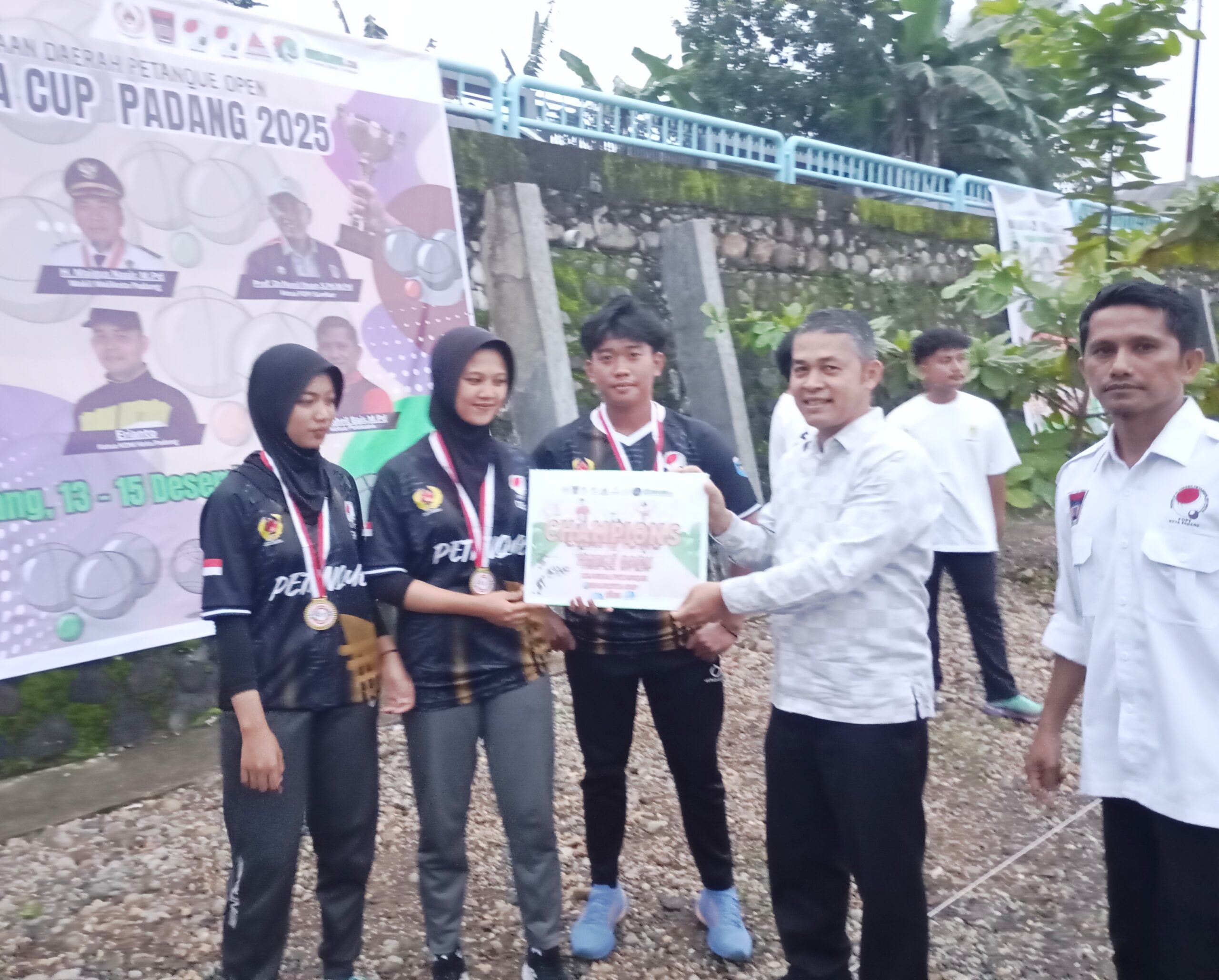 Ditutup Ketua KONI Padang, Kota Pariaman dan Pessel Juara Kejurda Petangue Piala Walikota