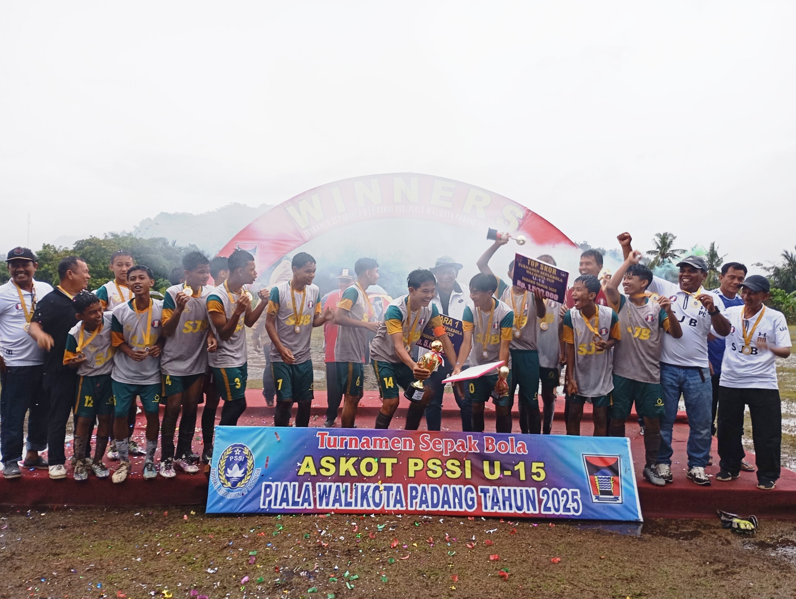 Ditutup Sekum KONI Padang, Taruna Luki Juarai Liga Askot PSSI U-15