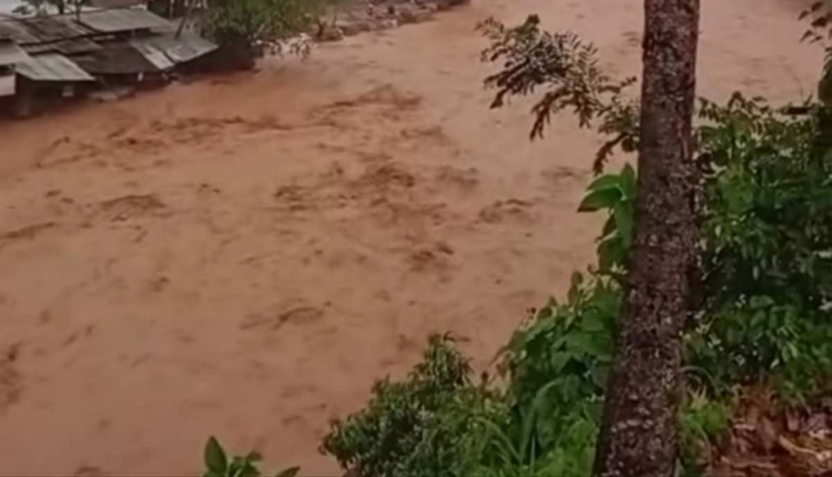 [BREAKING NEWS] Pusdalops Minta Warga Kota Padang Jauhi Pinggir Sungai 