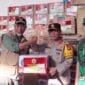 Kapolda Sumbar Irjen Pol Gatot Tri Suryanta menyerahkan bantuan sosial dari Batalyon Bhara Daksa Akpol Angkatan 91 yang diterima secara simbolis oleh Gubernur Sumbar Mahyeldi, Sabtu (6/12/2025). (Ist.)