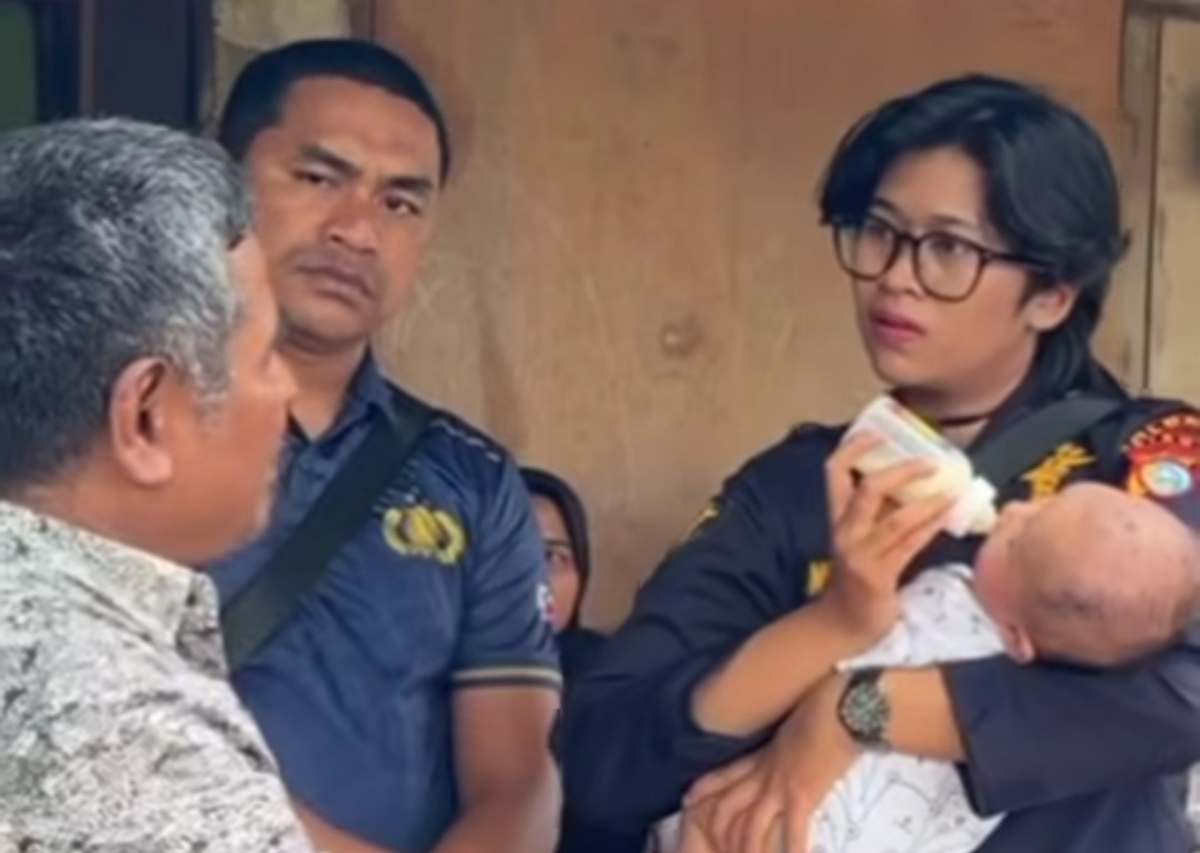 Subhanallah! Bayi 3 Bulan Ditemukan Selamat dalam Timbunan Lumpur Galodo, Seluruh Keluarga Tewas dan Hilang