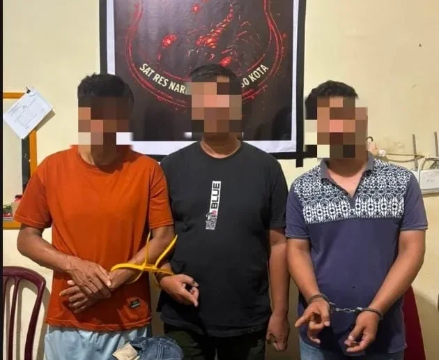 Satresnarkoba Polres 50 Kota Ungkap Kasus Dugaan Penyalahgunaan Sabu dan Satresnarkoba Polres 50 Kota Ungkap Kasus Dugaan Penyalahgunaan Sabu dan Ganja, Tiga Orang Diamankan