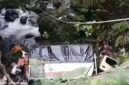 Satu unit truk Colt diesel dengan bak tertutup terpal hitam tampak ringsek di dasar jurang dikawasan Kelok Sembilan, Kabupaten Limapuluh Kota. (Ist.)