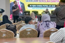 M Iqra Chissa Putra berikan Bantuan Seragam dan Tas Gratis bagi Siswa Kurang Mampu