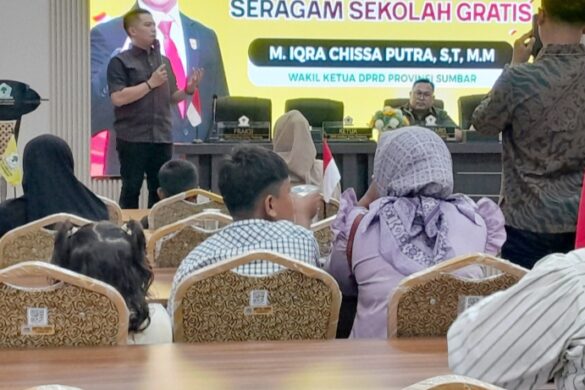 M Iqra Chissa Putra berikan Bantuan Seragam dan Tas Gratis bagi Siswa Kurang Manpu