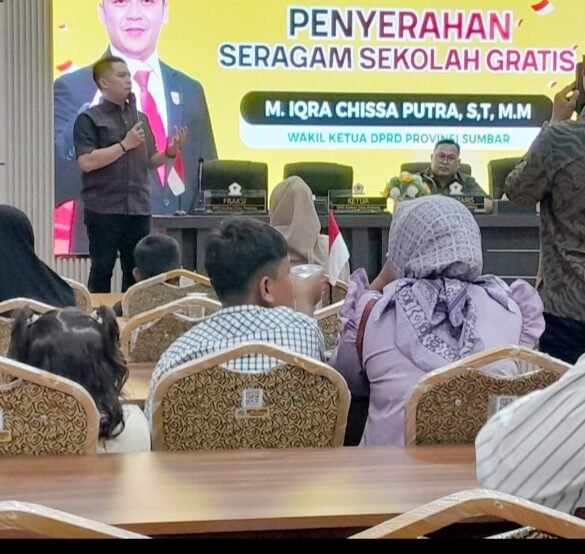 M Iqra Chissa Putra berikan Bantuan Seragam dan Tas Gratis bagi Siswa Kurang Mampu